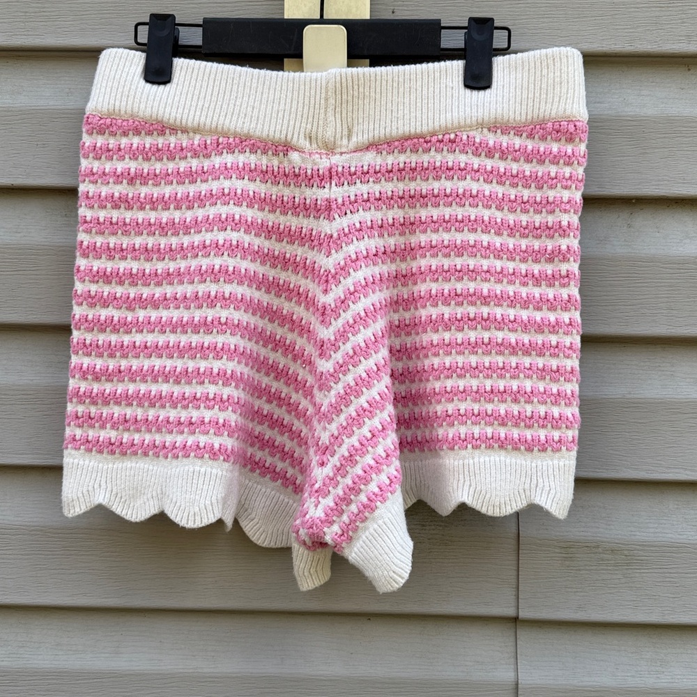 Yllw | Wool Blend Knit Crochet Scalloped Hem Shorts size XL - Picture 3 of 4